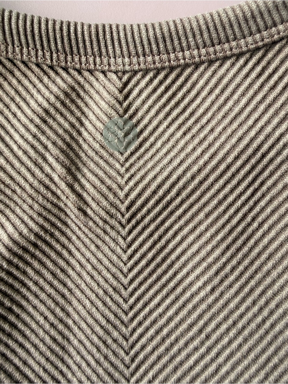 Harmony Balance Taupe Ribbed Chevron Seamless Crop Tank Top Medium - Picture 5 of 6